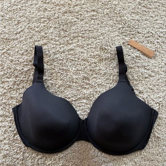 SKIMS Other - Skims T-Shirt Black Bra